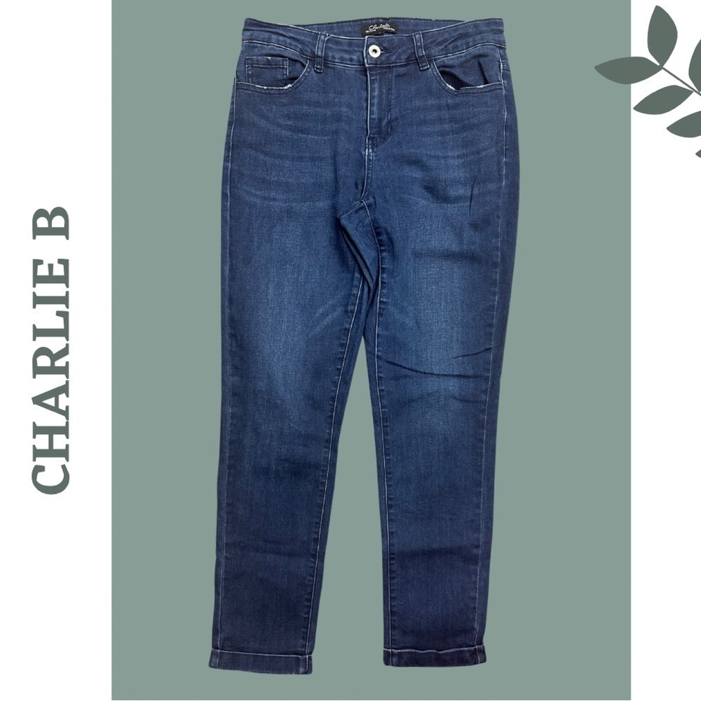 🛍️3/$40 Charlie B  Skinny Blue Jeans Distressed
Pockets Whiskering Size 6